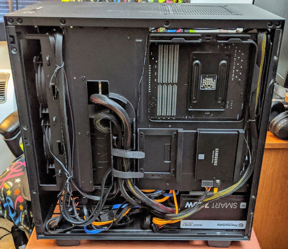 Back side view, side panel removed. Keeping the cables as neat as possible, though there is a bit of spaghetti on the bottom area, but well that is what the back is for isn't it...