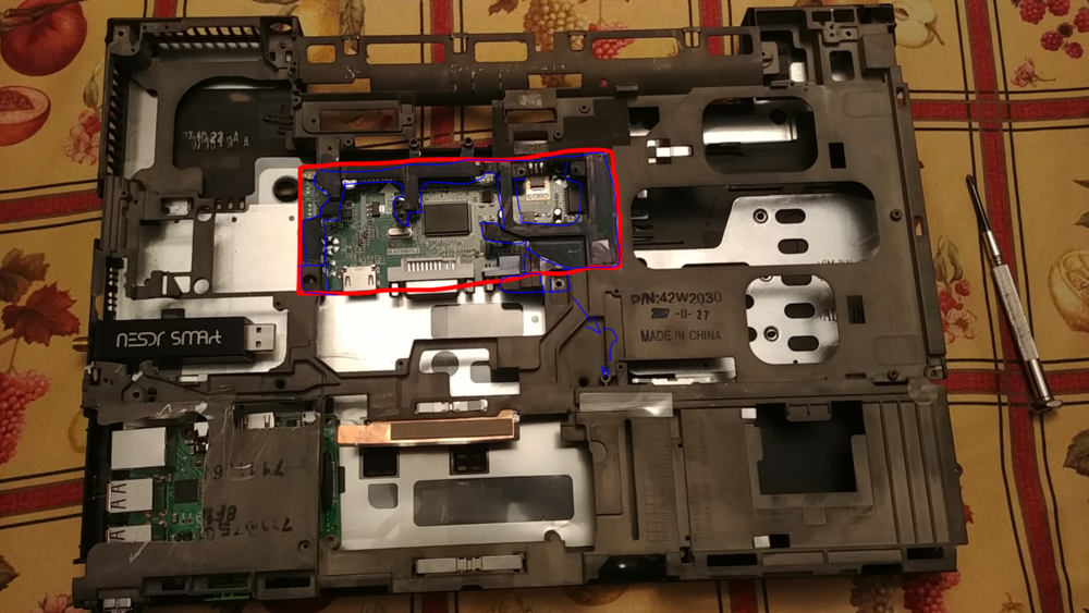 Fig.2
In red, the size of the controller under the frame.
In blue, the frame that needs to be cut (more or less).