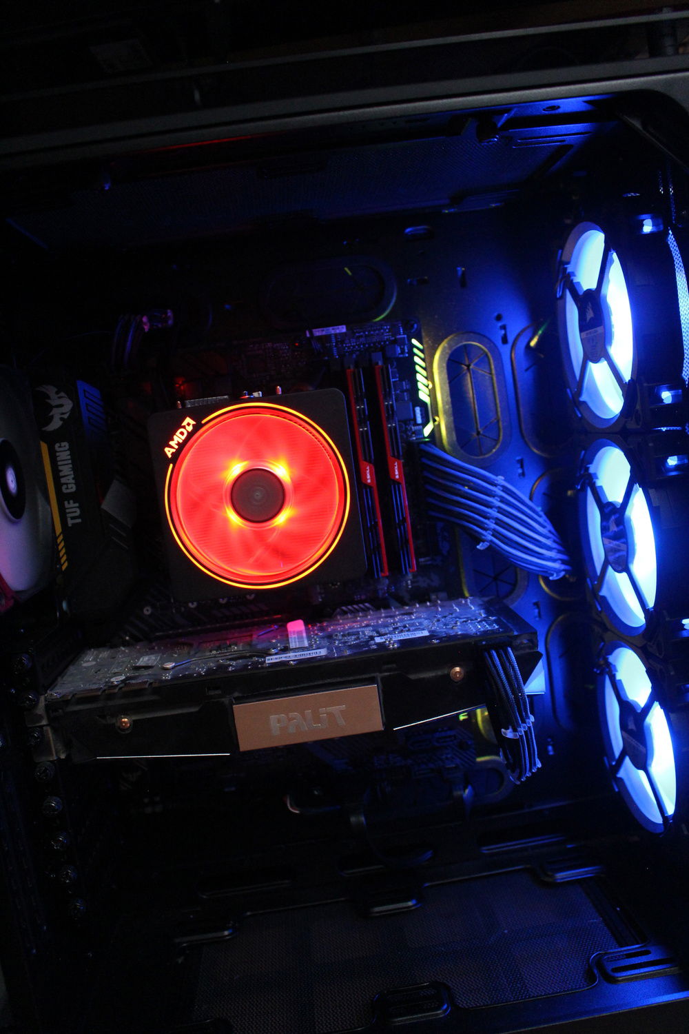 Red and bluse, nice?