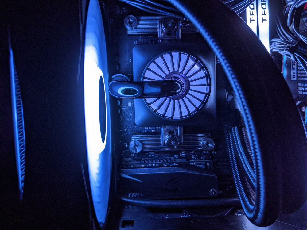 Excuse the bad cable management. This case was very difficult to run wires, at least it was for me.