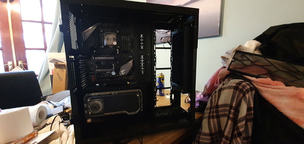 Mounting the flat reservoir