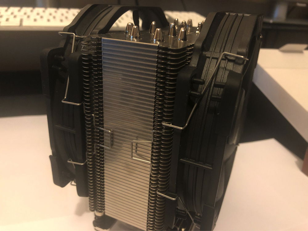 Both the front and rear anti-vibration pads are using the thin pads. It seems to be secure but I'd prefer using thicker ones (as recommended by Noctua).