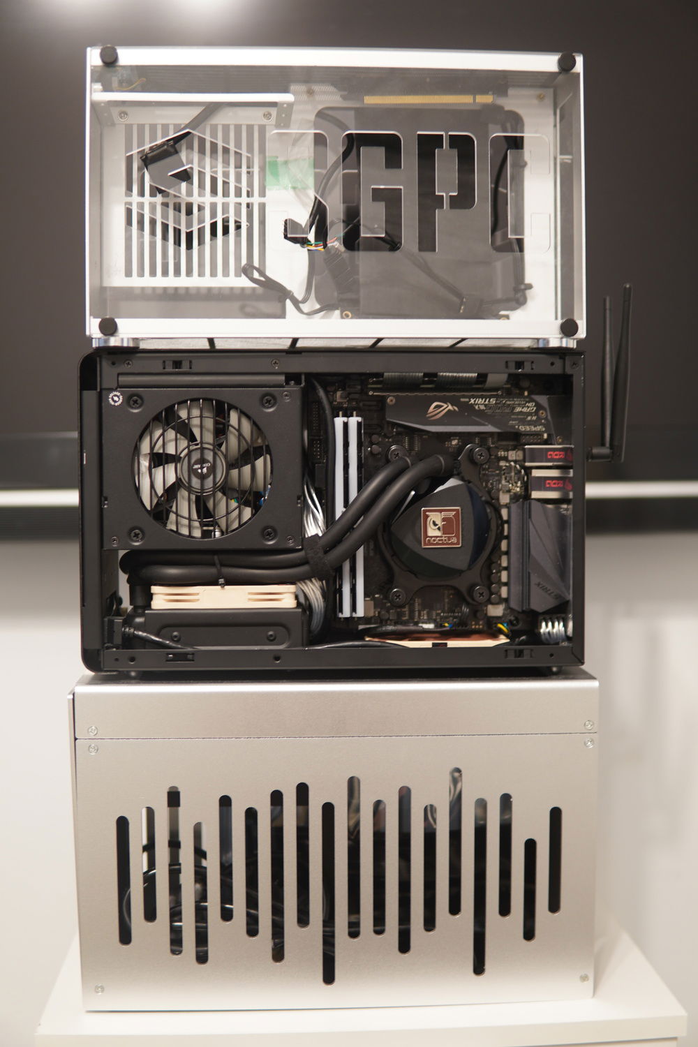 Size comparison with SGPC K55 (5.9L) and Sans A4 (8.5L).