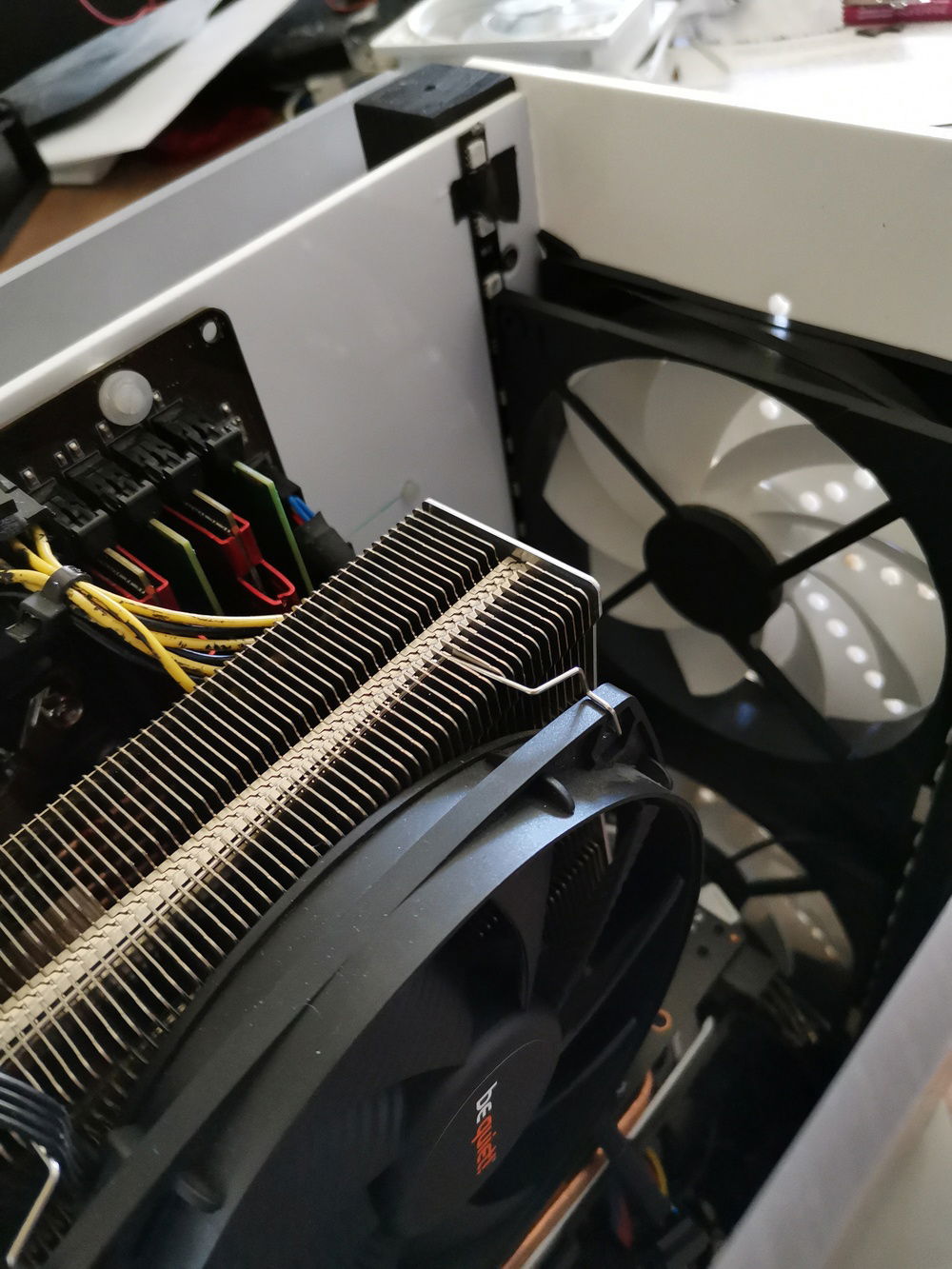 2x 140 mm in the Front