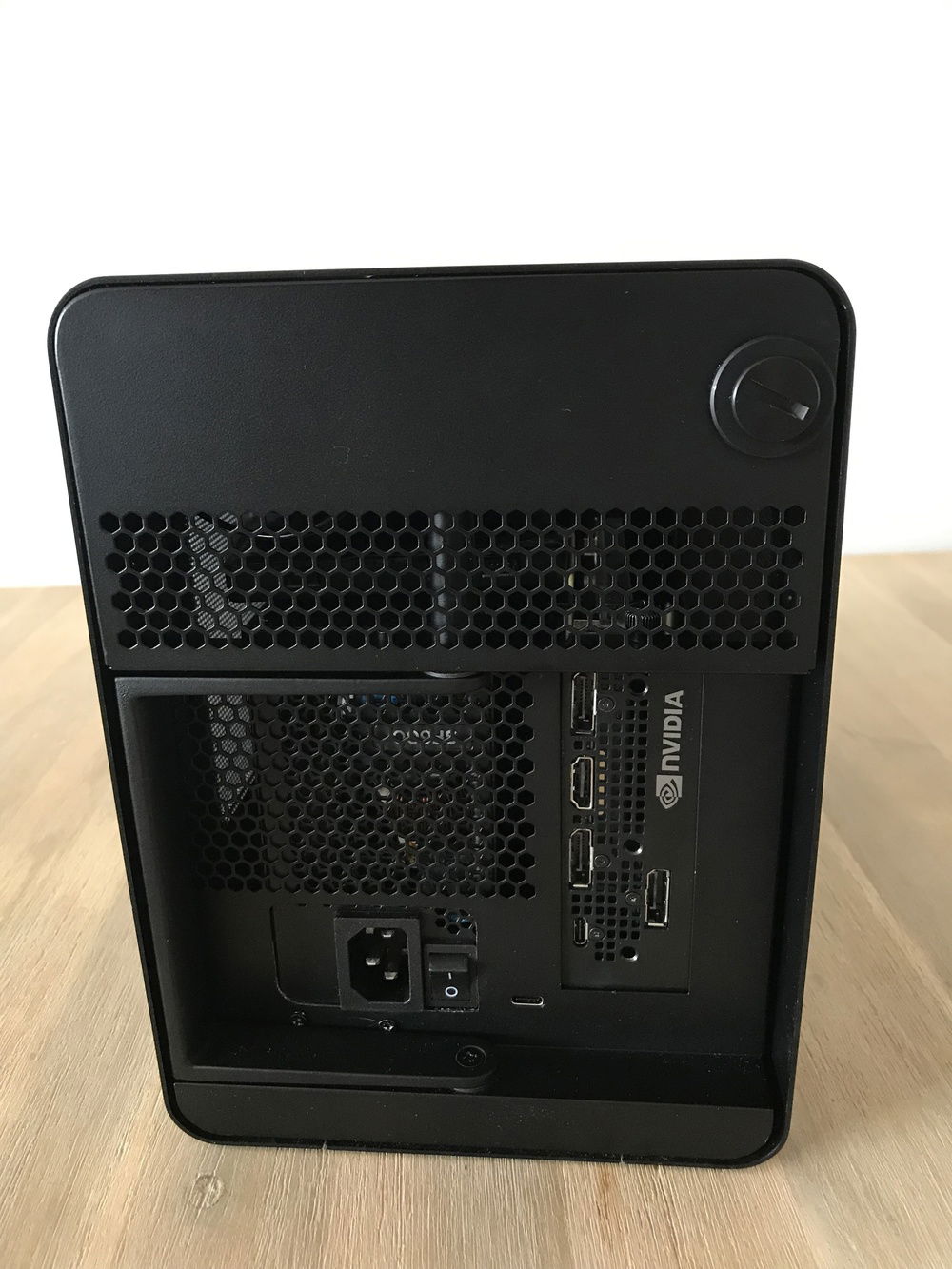 Water-cooled Razer Core X » builds.gg