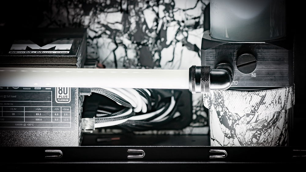 EVGA P2 PSU and Barrow D5 Pump/Res with cover