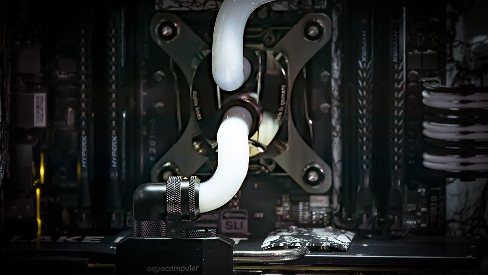 AquaComputer NEXT CPU Waterblock with VISION screen