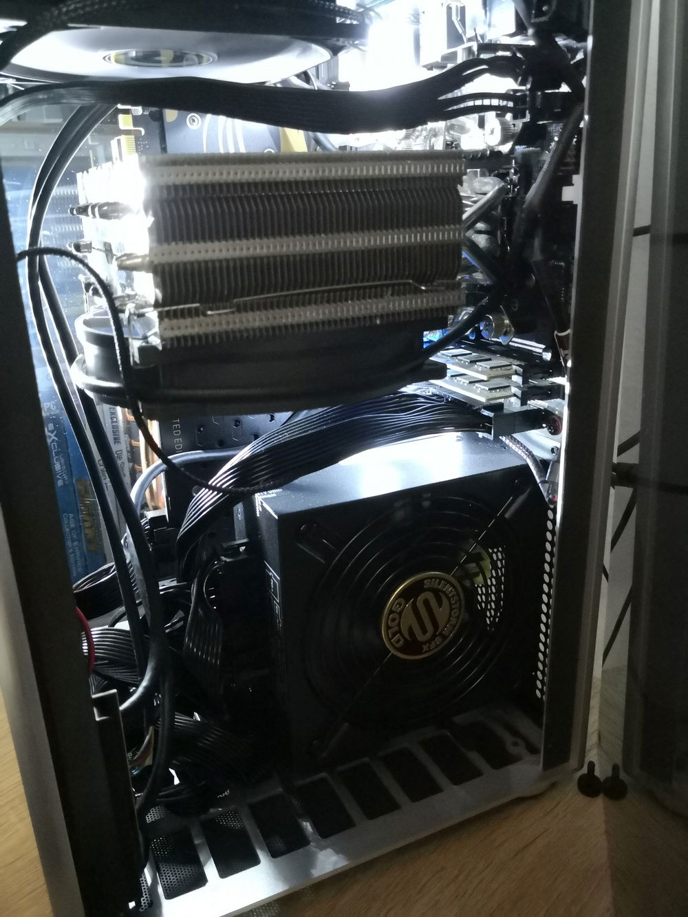 no real place to hide cable and no real cable management :-)