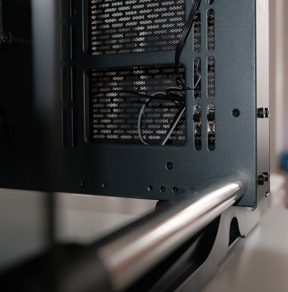 Fan switches to adjust front fans speed.