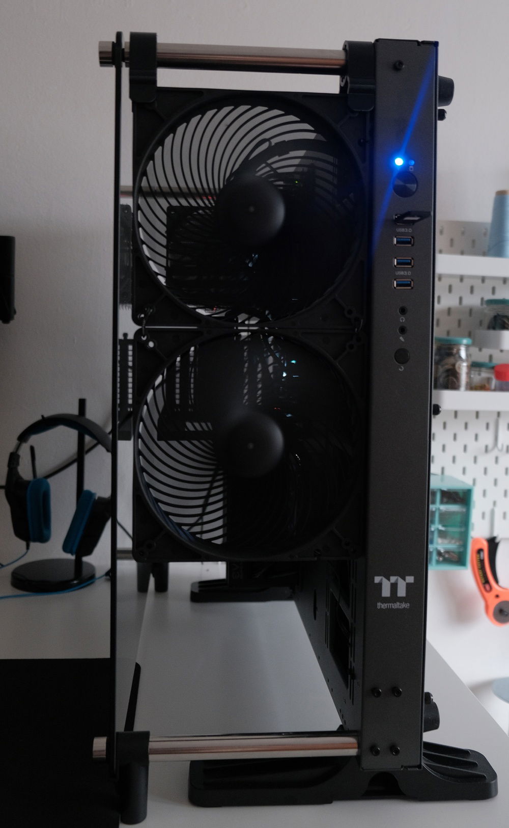 Front "intake" Silverstone AIR Penetrator 180mm fans at constant ~680rpm.