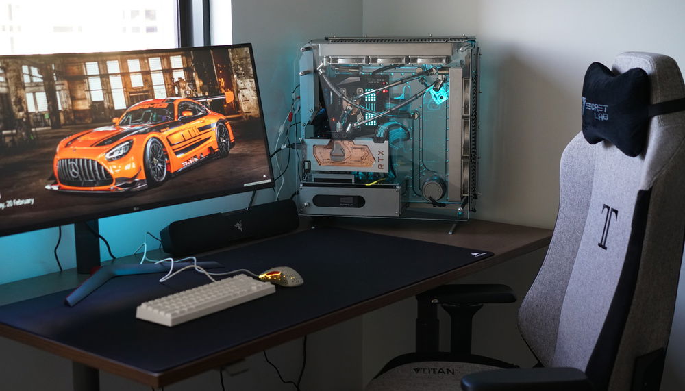 The Bendz with the Benz in its new home. LG 38GL950g, lovely @Duckychannel MIYA with blues and a nice mouse and chair. This and pizza delivery would probably be lethal for me. Happy to see my friend put his new setup to heavy use. ⁠