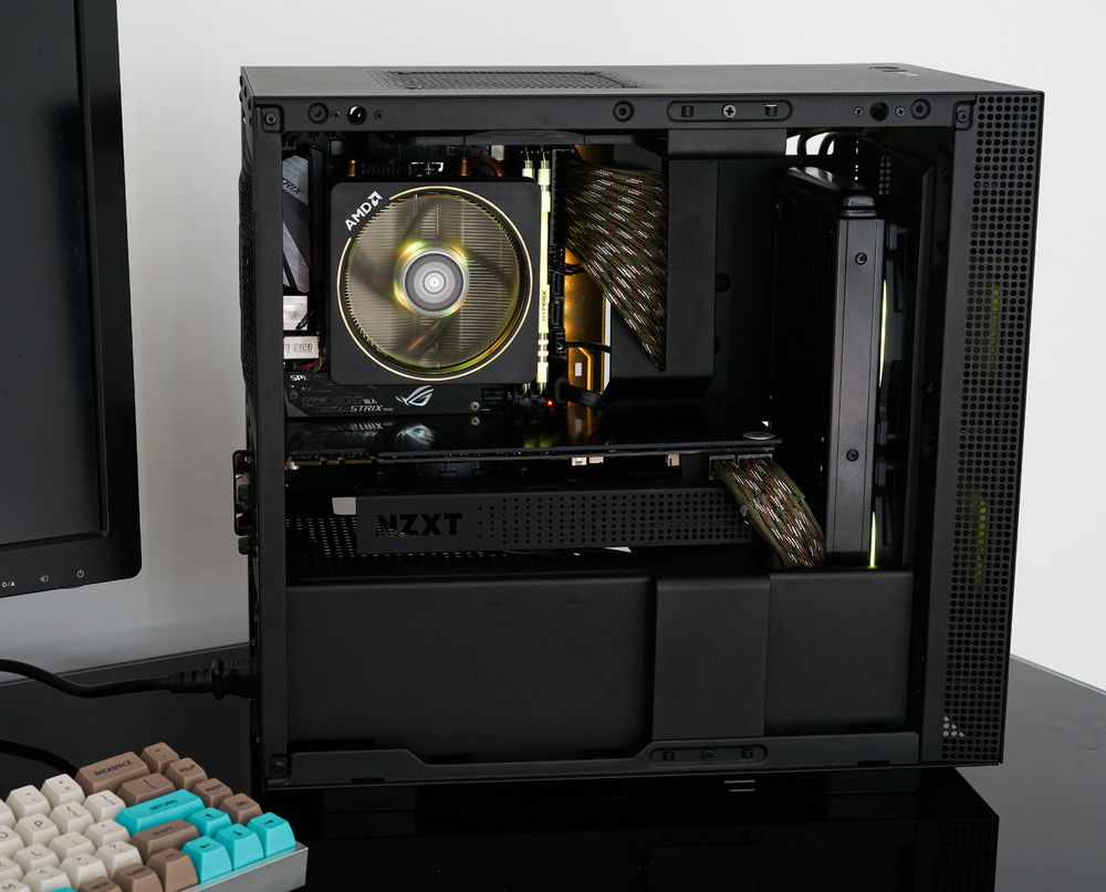 The @ekwaterblocks backplate really tidies up the space and makes it look nice and menacing.