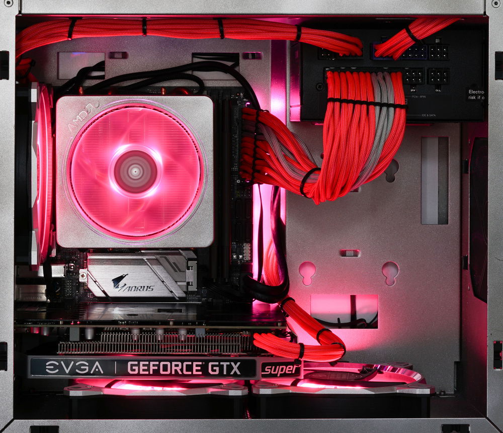 I repainted the internal frame and Wraith Prism cooler to match the external frame and made some cables to match the racing stripe. There's actually a lot of spare space in there to work and I never felt cramped.