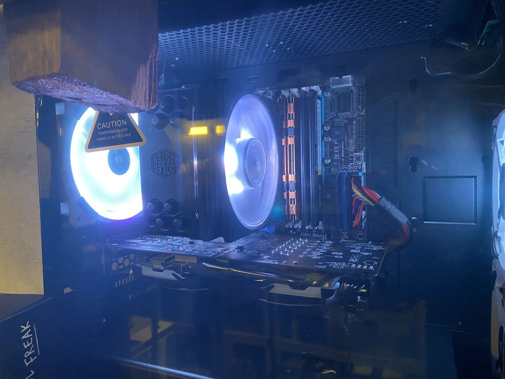 The inside, oh the days of really crappy motherboards!!