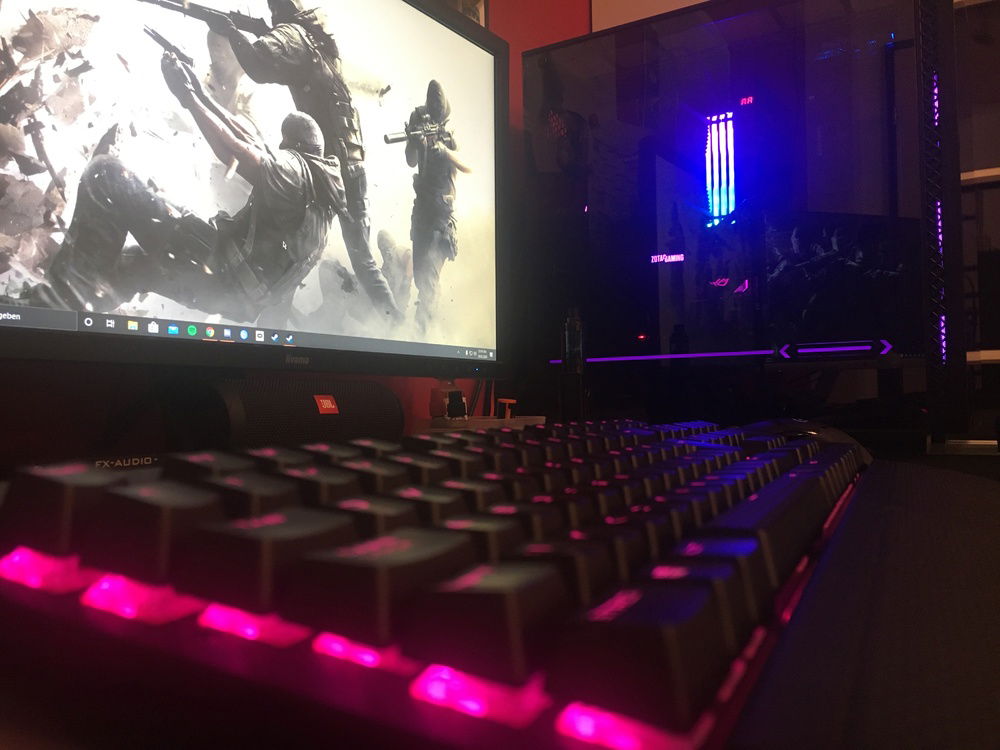 This is a view onto my pc from the left side of my keyboard.