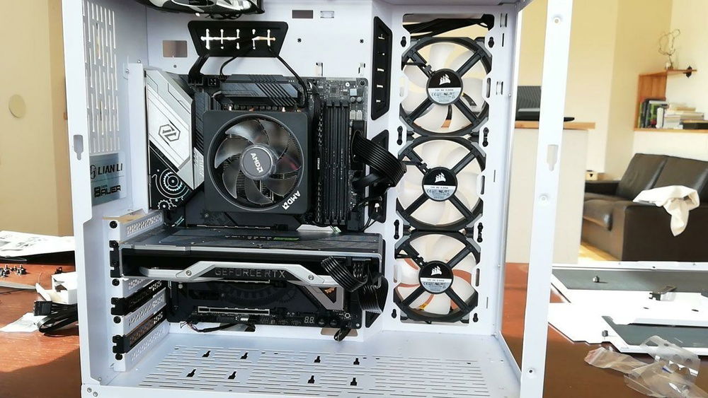 After getting the PSU and fans out of the way, the main bits could be installed and all the headers could be plugged in.