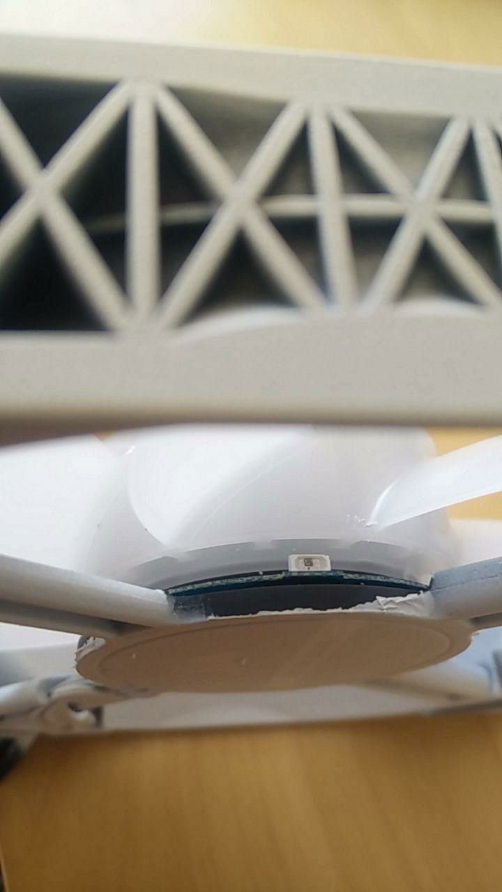 10th April 2020: This is the gap I was talking about. The ML120 PRO RGB fans cannot be safely disassembled to the best of my knowledge. Hence, I decided to use "GummiDip", an Austrian local Plastidip equivalent, to spray the entire fan and then peel the paint off the blades.