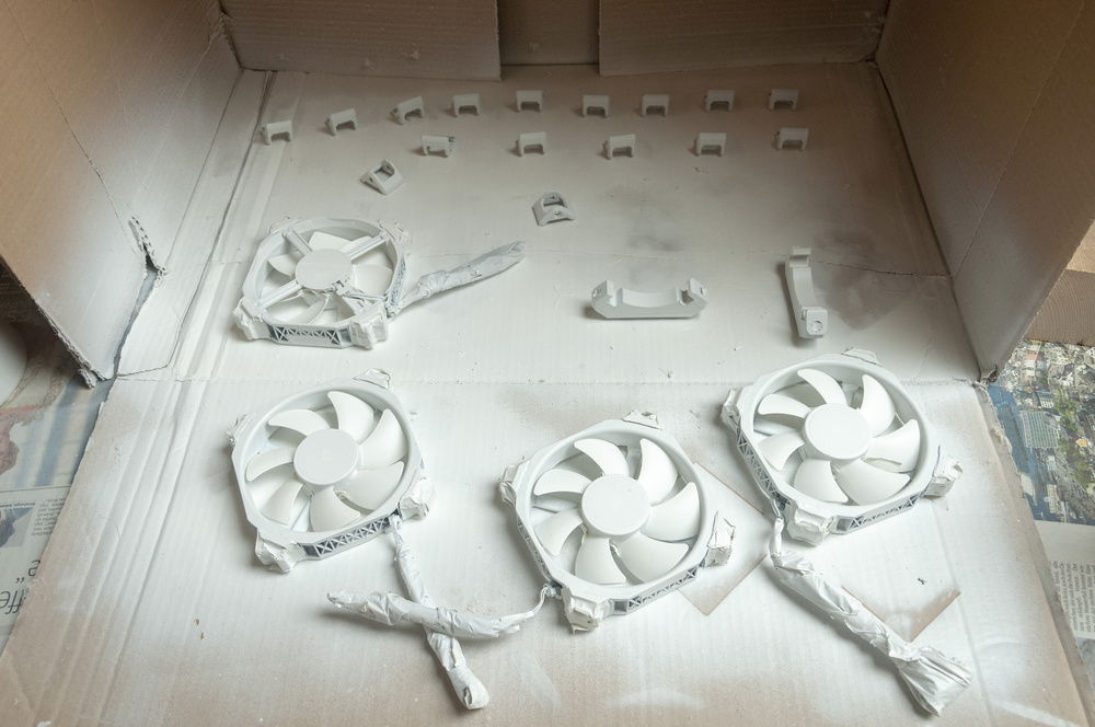 13th May 2020: Fans and res mounting hardware are as painted as they can be. I let them dry and de-stink overnight. Time to start taking the masking tape off.