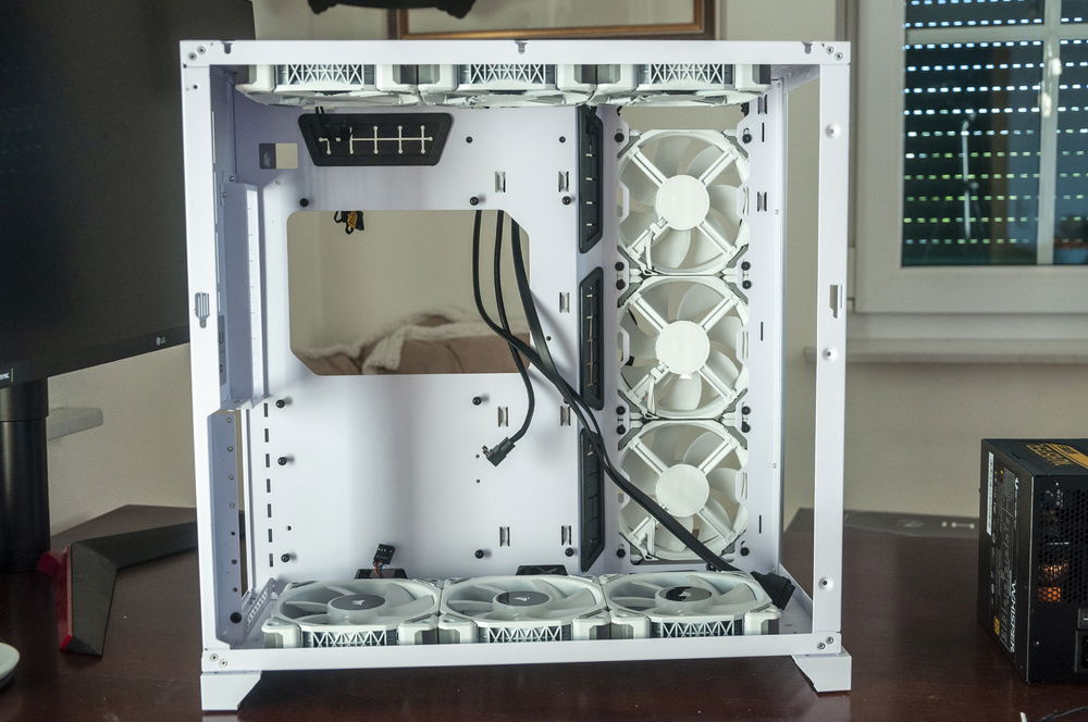 22nd May 2020: Decided to take the entire PC apart and cable manage everything.