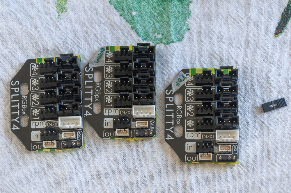 I had to bridge the pins on the fourth Corsair RGB connectors on the Splittys so I could get everything to work properly. I'm glad I spoke to Aquacomputer before I ordered - I wouldn't have known this otherwise.