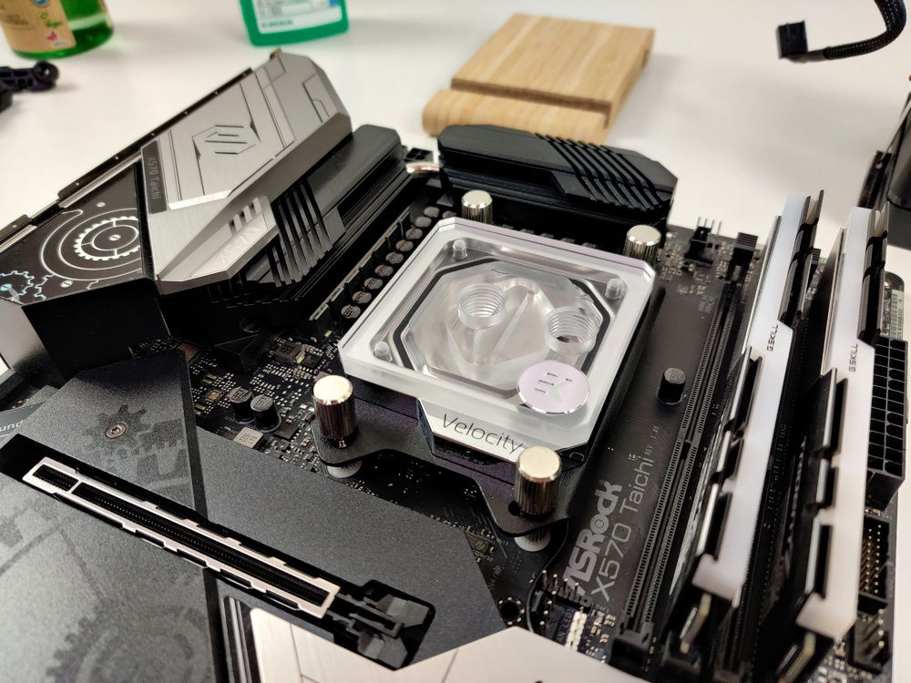 The CPU block was really, REALLY easy to install.