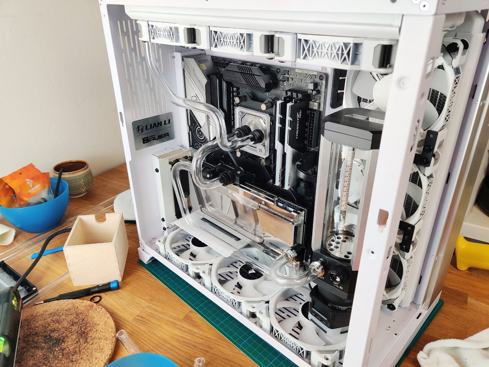 I promptly realised that there was no way to connect the radiator back to the pump through the cable management slats. Welp... Time to take the whole damn thing apart...