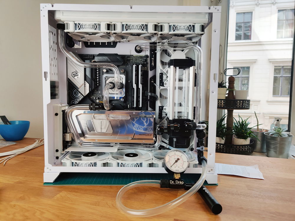 8th November 2020: I decided to use a pressure gauge to check if the loop had any major leaks. It turned out that the reservoir lid wasn't airtight, which meant there was only one way to do this.