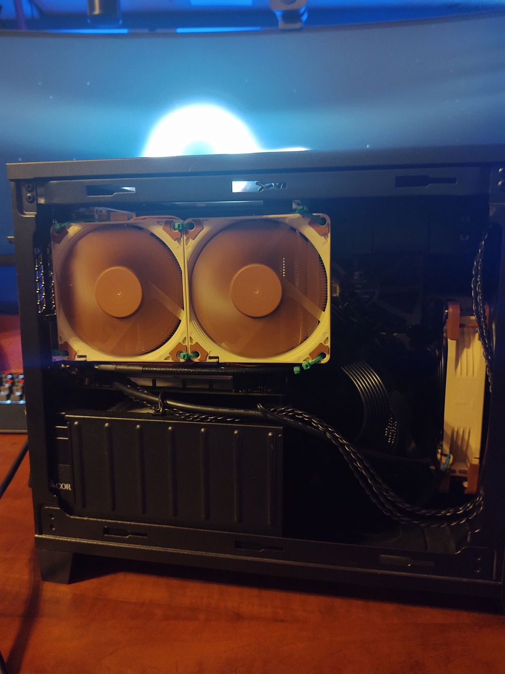 gpu with newly modified fans (left side)
you can tell i didn't care about aesthetics and went for silence
green zip ties and all
even liquid metaled the gpu die