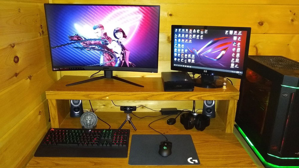 Older pic of my desktop. Will update later.