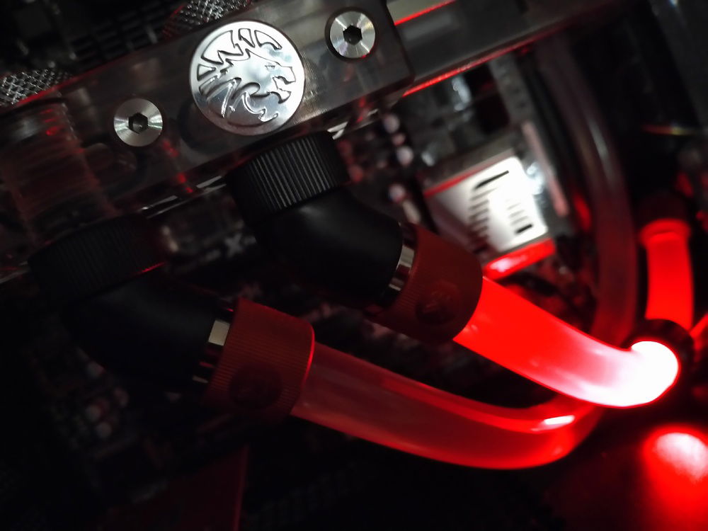 Bykski Waterblock for Sapphire RX 480 Nitro+
More contacts with component than the stock air cooler