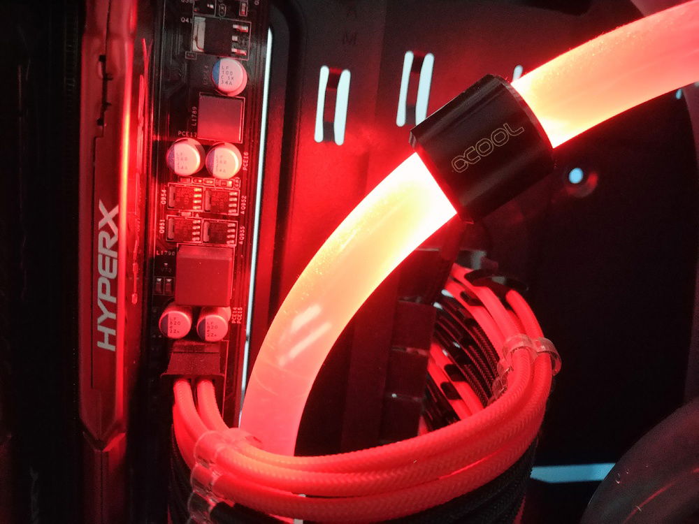 Alphacool ring, hard to fit, did use a plastic film for insertion on th tube.