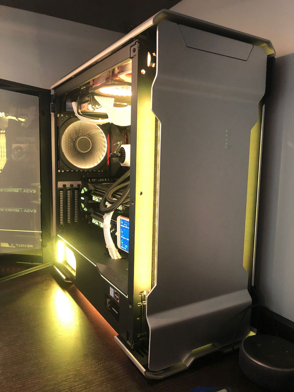 Front of the Phanteks Evolv X case