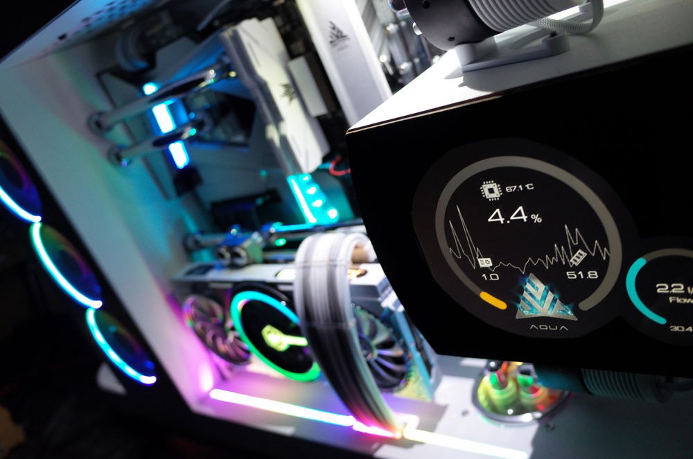 LCD can display water temperature, flow rate and pressure, etc.