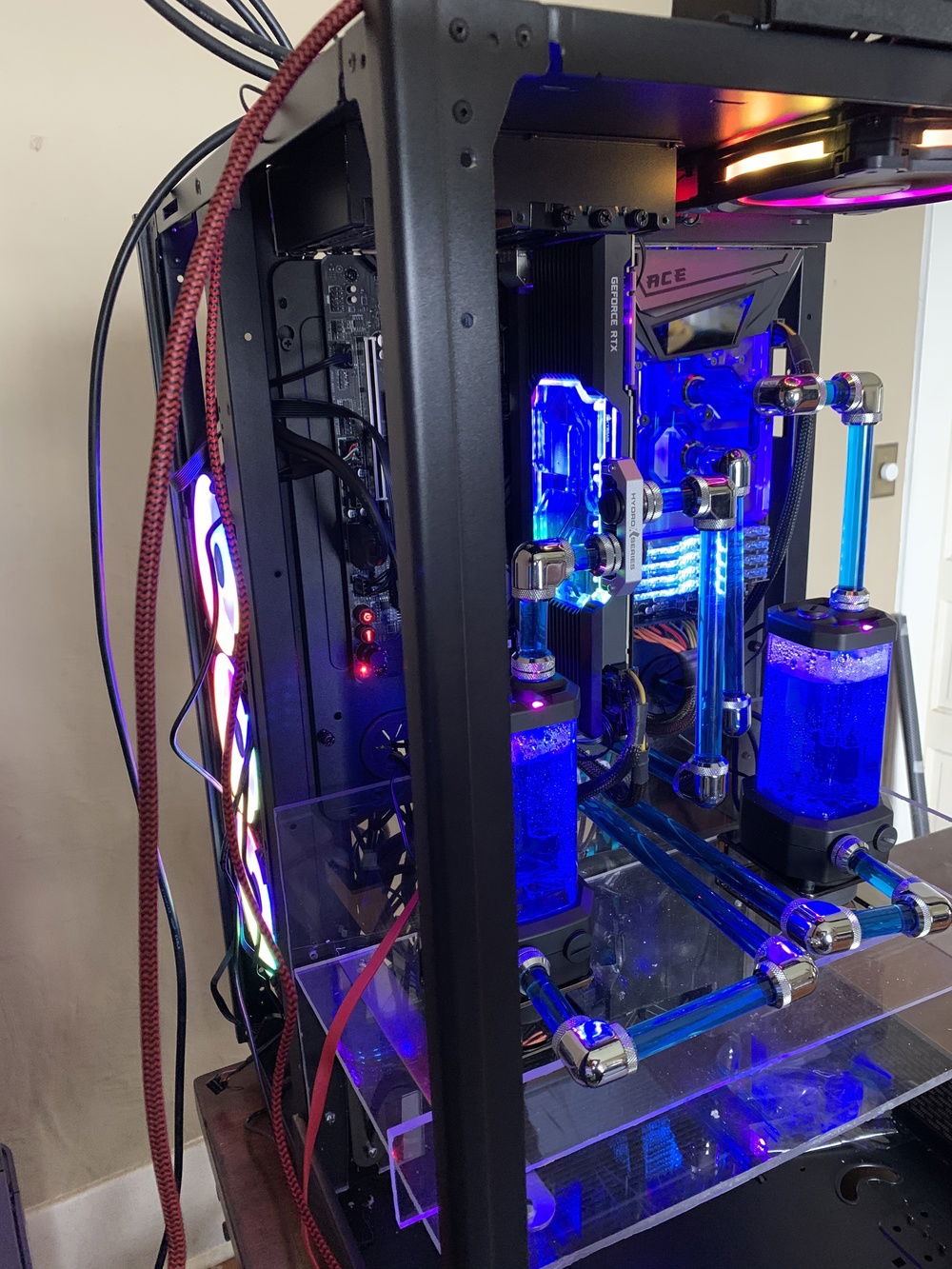 May 7 - All fans, pumps and RGB work well. Windows 10 installed and temperatures look good !