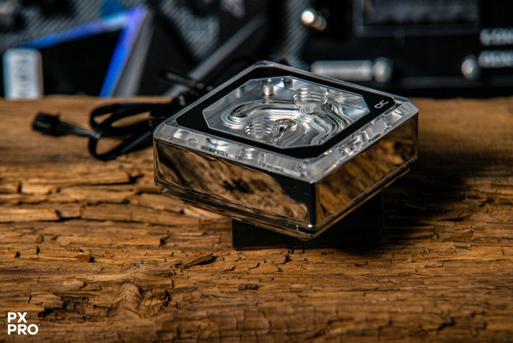 The wonderfull alphacool eisblock - Look at that nickleplated finish. Love that!