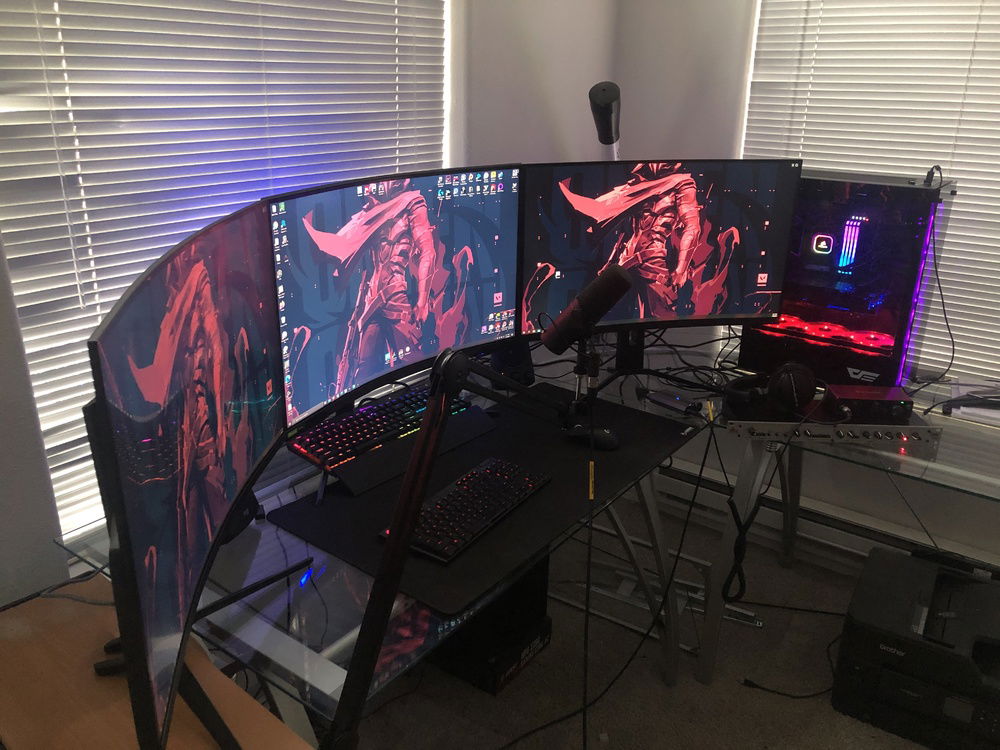 Full build from Side View, showing the (3) 32" curved monitors. The center monitor is a Samsung Odyessy G7, the (2) side monitors are MSI