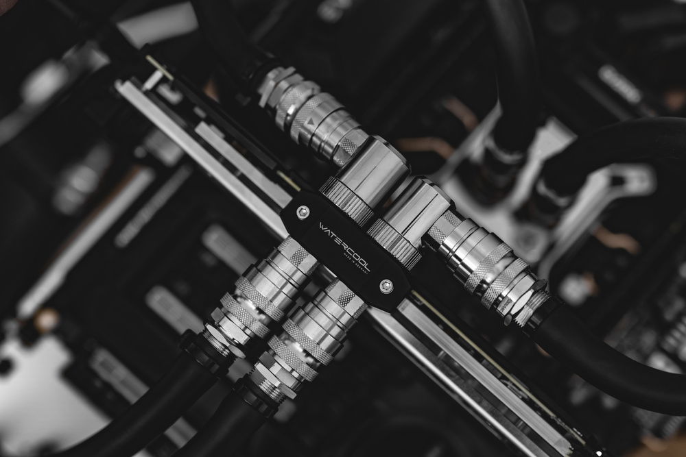 When I first setup Cascading Moonlight, the QDs I wanted for the GPU looked to be out of stock for a while. I ordered more barb fittings so I could still swap the GPU, it would just have some tubing attached to it. That worked out alright but was a tad annoying. With new GPUs on the horizon, I wanted to get the bench fully setup. I have had the QDs for a while, but no time. Took care of that this weekend and I am all set now.