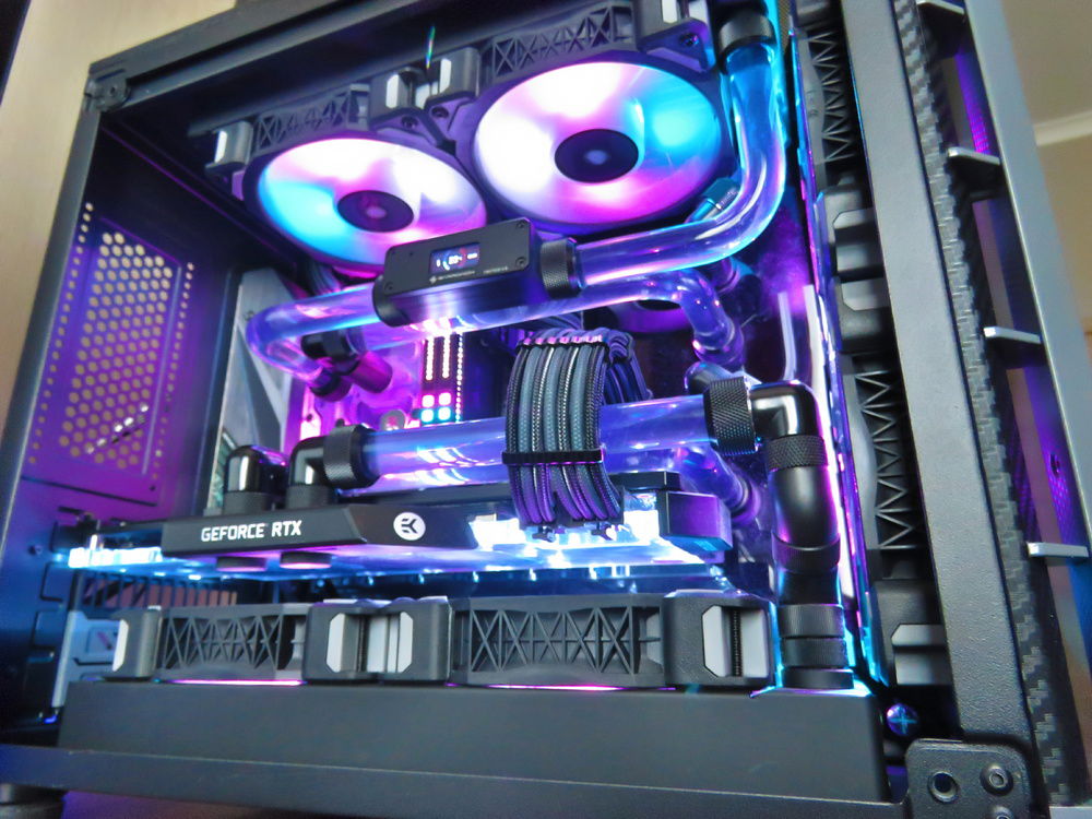 Used a flexible joint in the bottom to keep the horizontal lines across the GFX card.