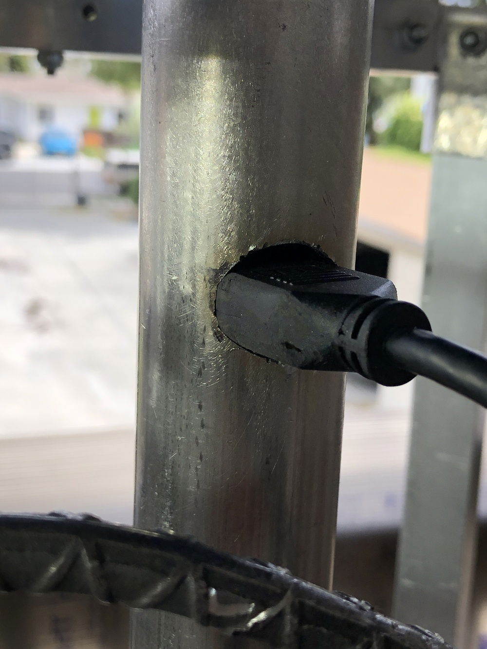 DisplayPort connectors make me angry