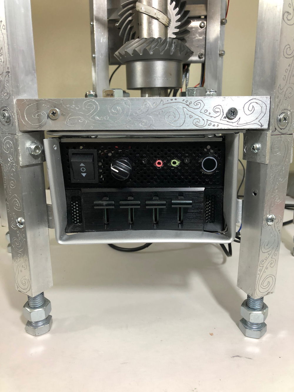 Front I/O with motor direction switch, speed adjustment knob, HD Audio jacks, power button, and fan controller