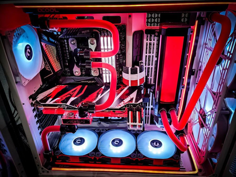 The beautiful V1 Tech "Red 80's Electric GPU backplate came in and OH MY WORD did it really tie the build together!
