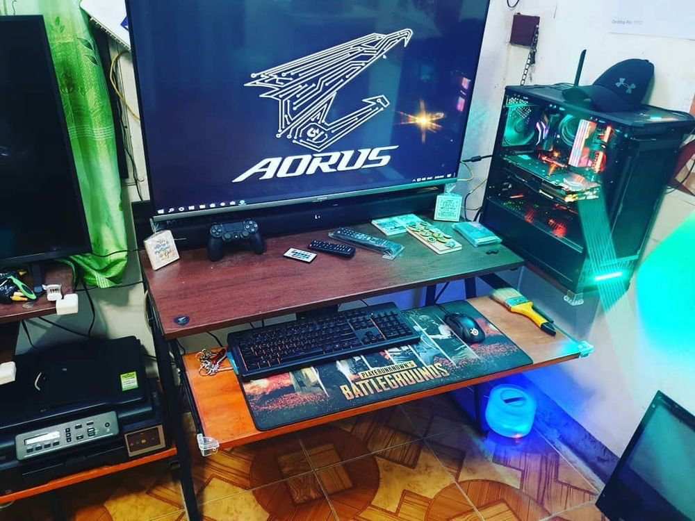 GAMING COCKPIT with 43 inches screen