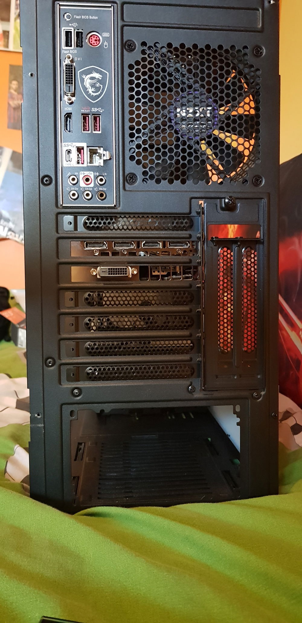 Back of the case, 3 display port, 1 hdmi, 1 dvi