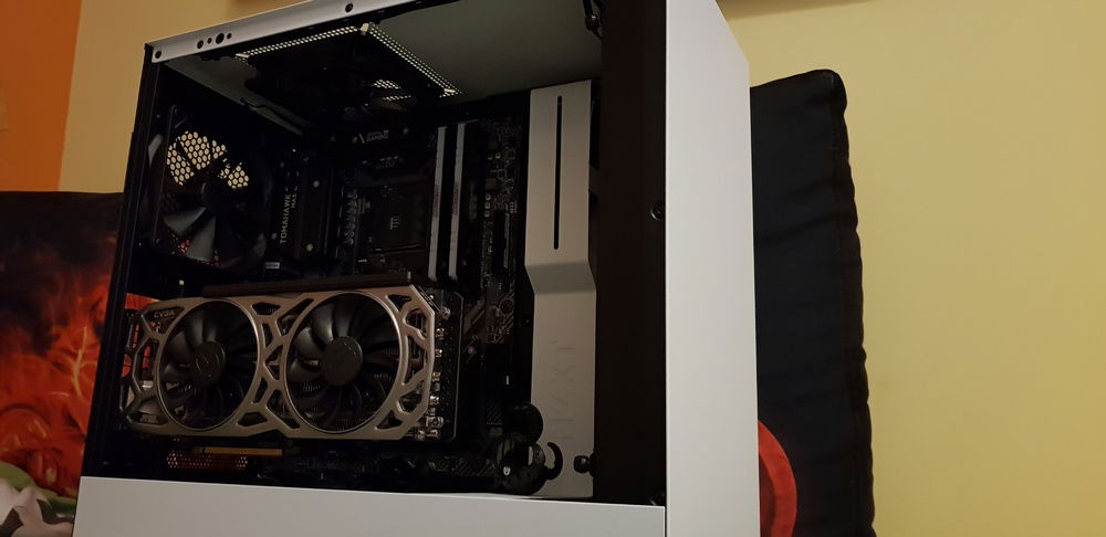 Another angle of the Vertical gpu