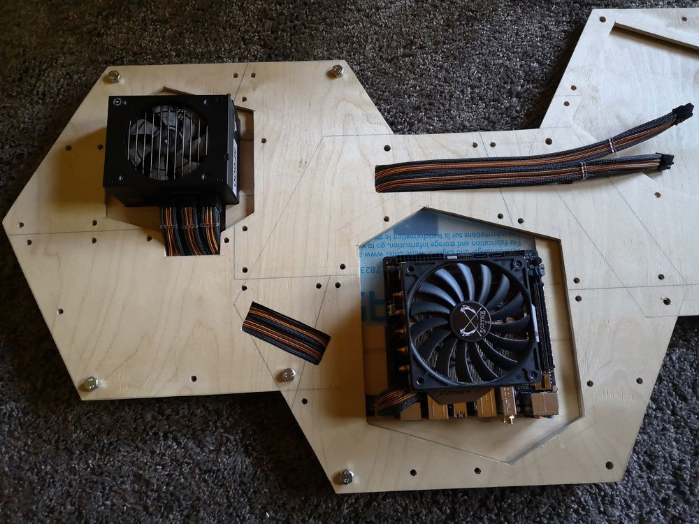 See if cables fit (24pin cable hole throgh plexi not done yet and also gpu side not finished)