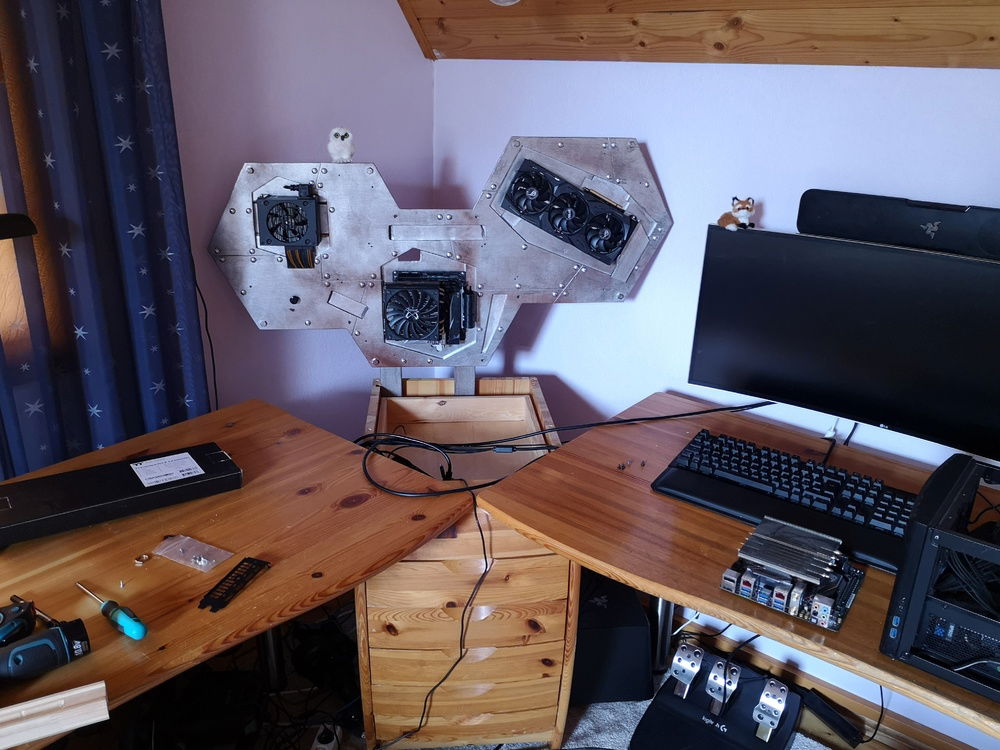 Ignore the mess on my table(s) :p Gonna make middle area between the desks look nicer too later on.