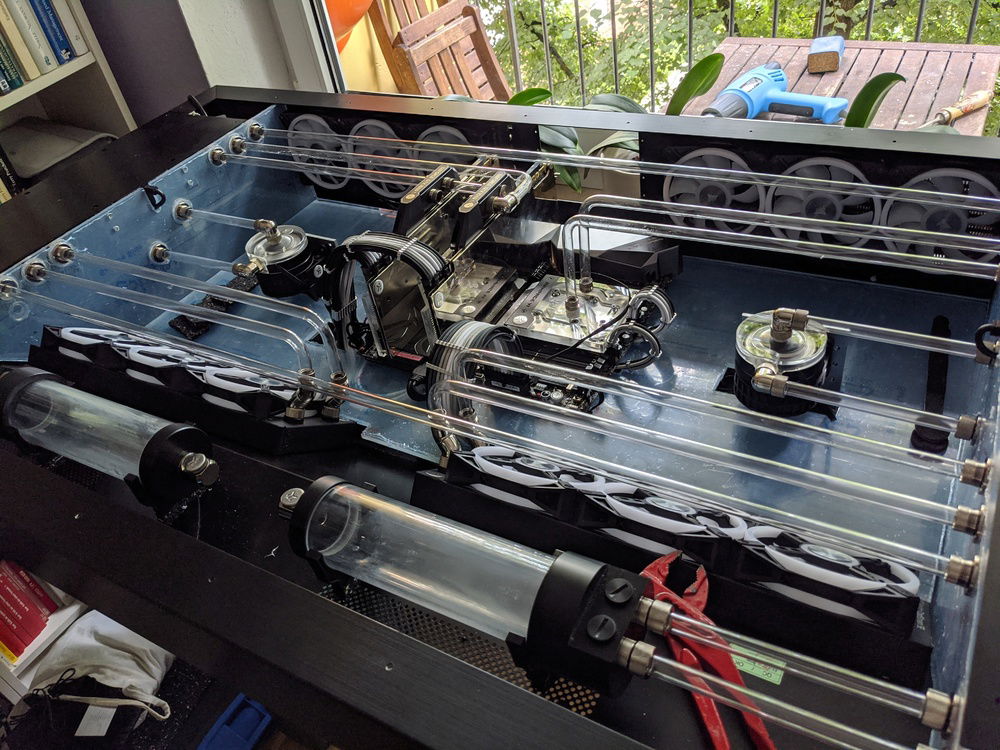 Bends (mainly behind the side panels), fittings and cables are done and everything seems good to go. Now the mobo and side panels will be wrapped in black foil.