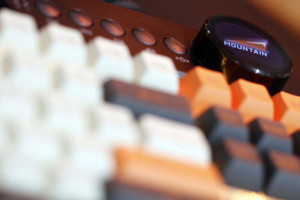 Been taking some glamour shots of my keyboard. I have changed out the switches to the TTC Hear switches that I exchanged the spring to a 67g.