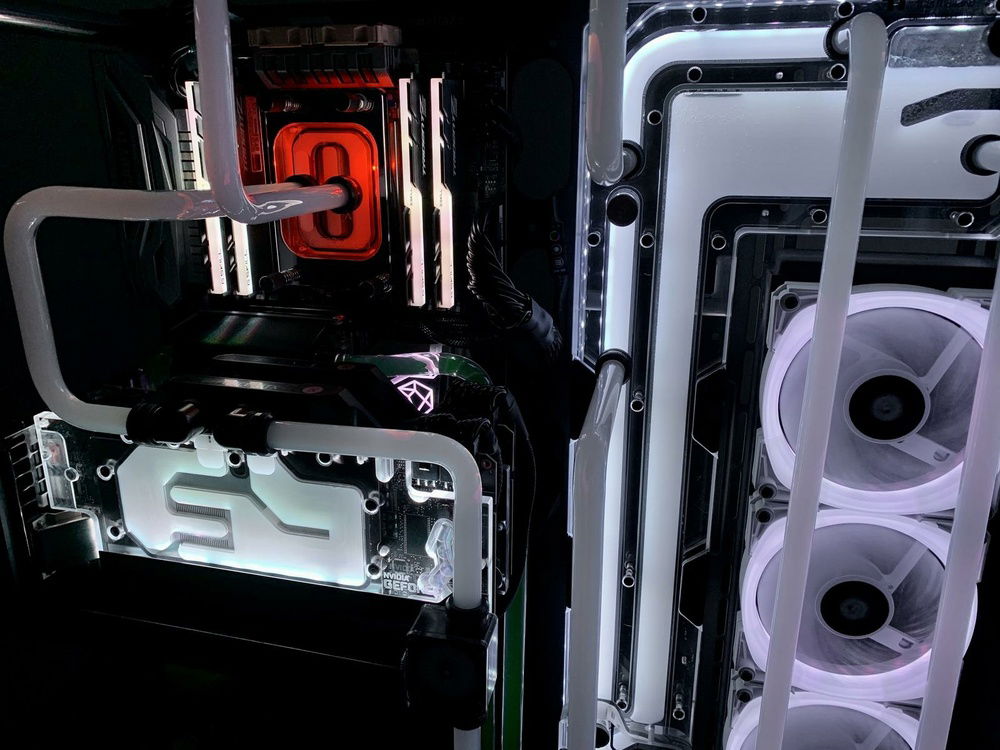 2 GPU, 2 SSD, all watercooled