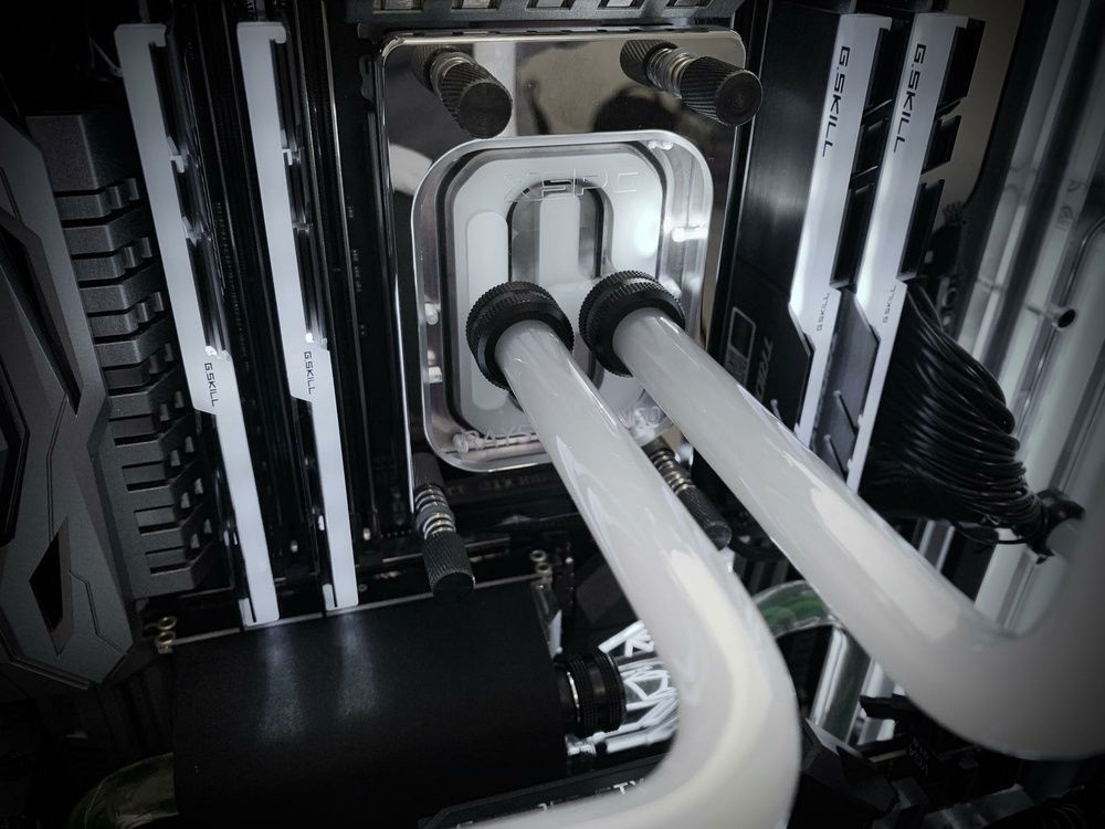 4 channel ddr4 @ 3200MHz